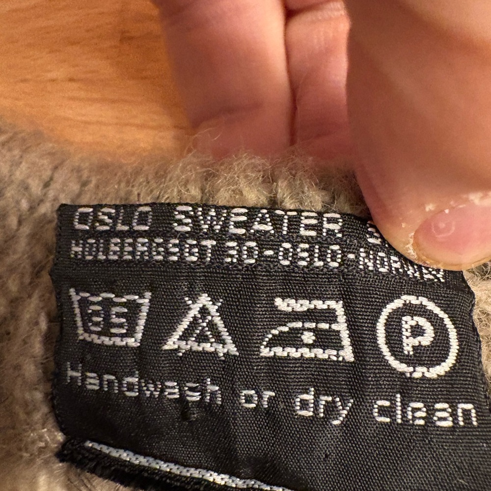 Women’s Norwegian Wool Sweater - Picture 4 of 5